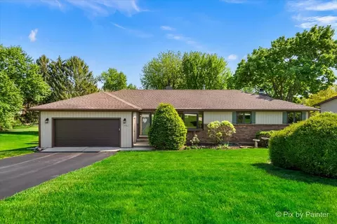 4421 Nancy Dr, Crystal Lake, IL 60014