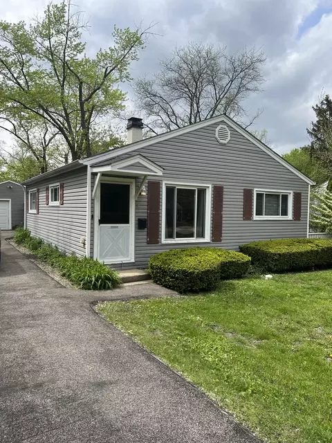 14 Johnathan Rd, Lake Zurich, IL 60047