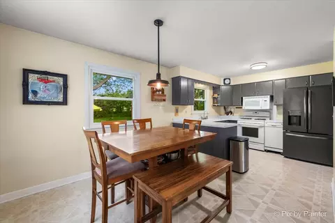 521 Crest Dr, Cary, IL 60013 photo 9