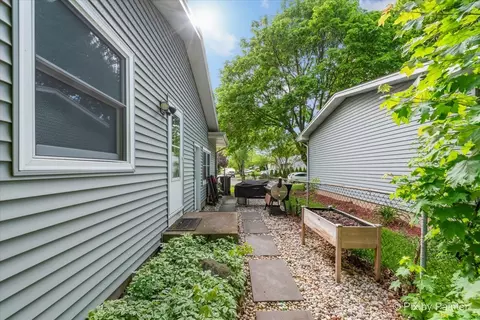 521 Crest Dr, Cary, IL 60013 photo 28