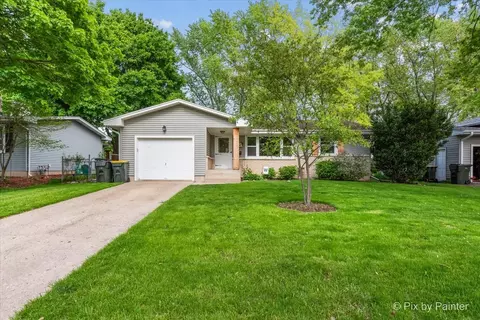 521 Crest Dr, Cary, IL 60013