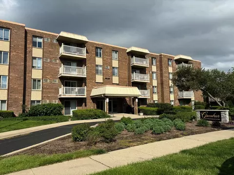 2423 Kennicott #2F, Arlington Heights, IL 60004