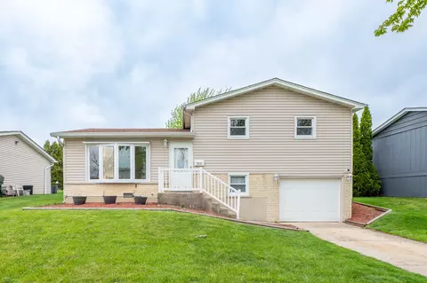 5812 Orange Ln, Oak Forest, IL 60452