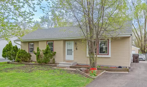 4903 Prairie Ave, Mchenry, IL 60050