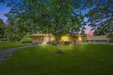 8304 W 126th St, Palos Park, IL 60464