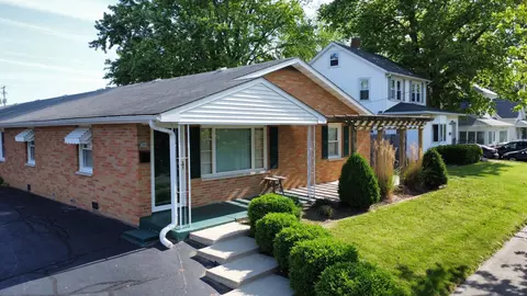 304 E Cherry St #1, Watseka, IL 60970