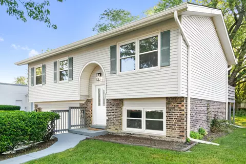 Exterior - 1410 Summit Dr, Lockport, IL 60441 photo 2 of 3