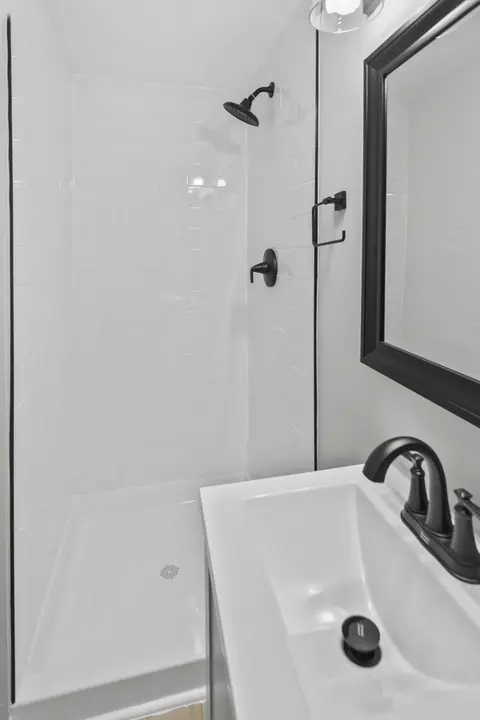 Bath - 1410 Summit Dr, Lockport, IL 60441 photo 2 of 2