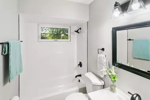 Bath - 1410 Summit Dr, Lockport, IL 60441 photo 1 of 2