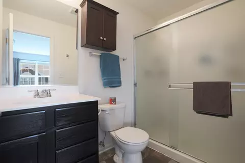 Bath - 1698 Ruby Dr, Pingree Grove, IL 60140 photo 2 of 3