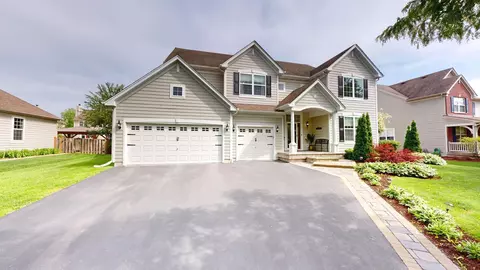 399 Comstock Dr, Elgin, IL 60124 photo 1