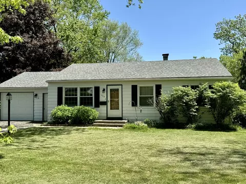 329 Knollwood Dr, Dekalb, IL 60115