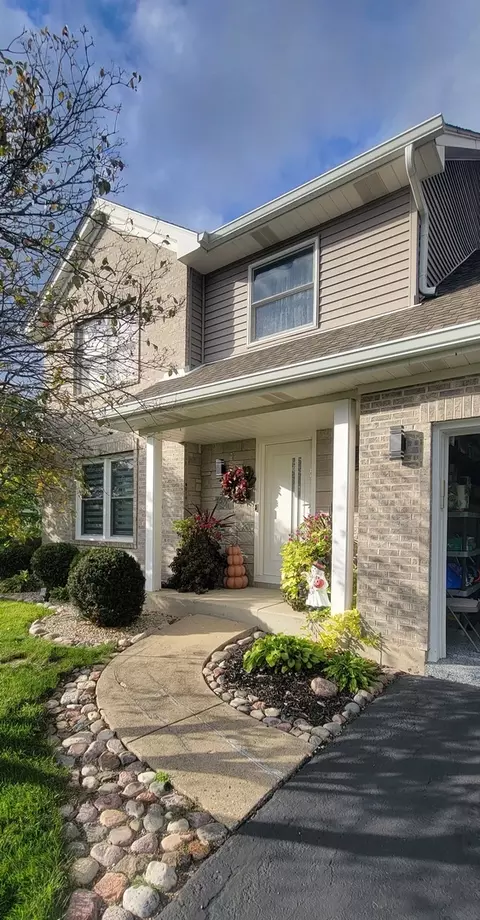 298 Windsor Dr, Bartlett, IL 60103 photo 2