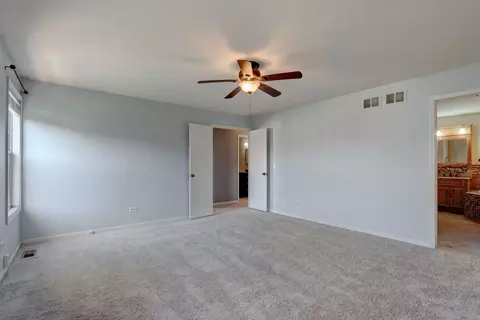 973 Old Oak Cir, Algonquin, IL 60102 photo 9