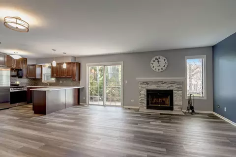973 Old Oak Cir, Algonquin, IL 60102 photo 3