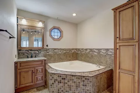 973 Old Oak Cir, Algonquin, IL 60102 photo 11