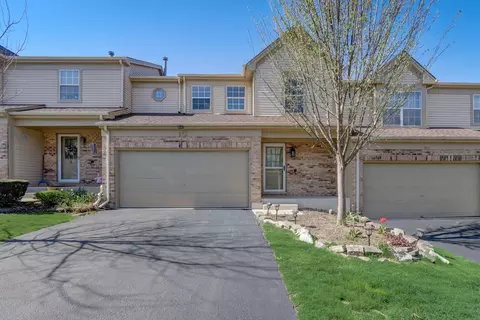 973 Old Oak Cir, Algonquin, IL 60102