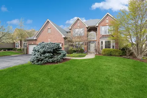 1722 Moorland Ln, Crystal Lake, IL 60014