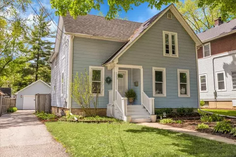 406 Blaine St, Batavia, IL 60510