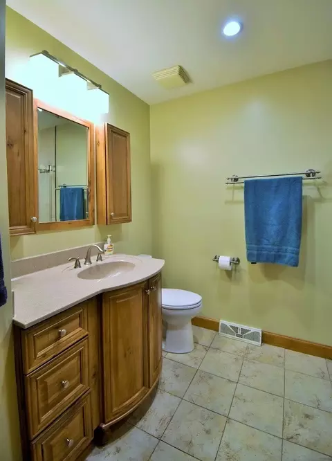 Bath - Undisclosed, Mchenry, IL 60051 photo 1 of 5