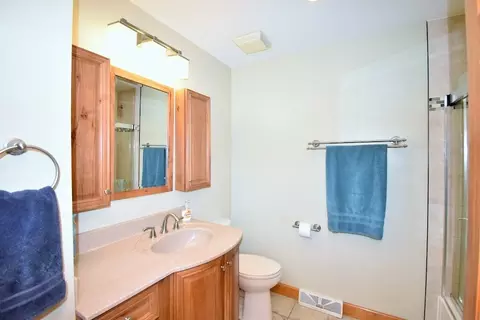 Bath - Undisclosed, Mchenry, IL 60051 photo 2 of 5