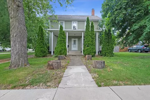 405 S Division St, Chenoa, IL 61726 photo 2