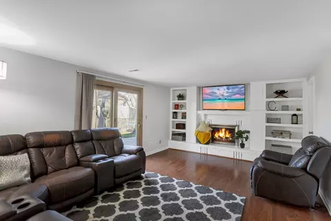 115 Wallace St, Bartlett, IL 60103 photo 9