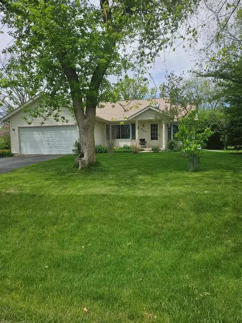 217 Picadilly Dr, Poplar Grove, IL 61065