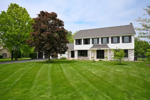 1 S130 Cantigny Dr, Winfield, IL 60190
