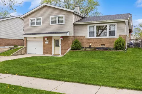 9124 S 88th Ct, Hickory Hills, IL 60457