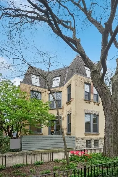 2144 N Hudson Ave #1, Chicago, IL 60614