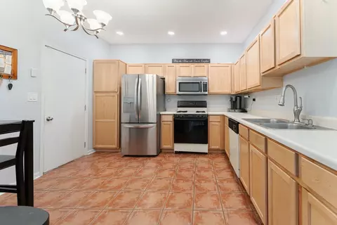 Kitchen - 24043 Pear Tree Cir, Plainfield, IL 60585 photo 2 of 4
