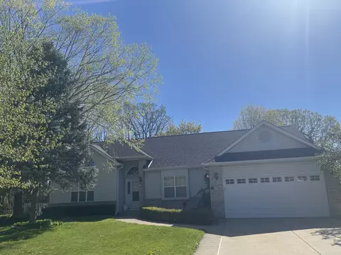1811 Wildflower Ln, Harvard, IL 60033