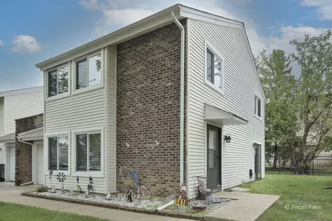 1418 N Whispering Springs Cir #1418, Palatine, IL 60074