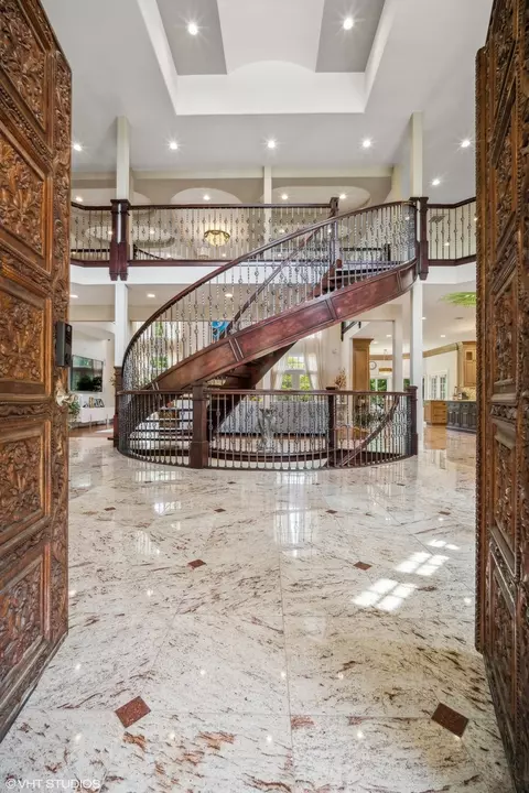 Entry Way - 1317 Wagner Rd, Glenview, IL 60025 photo 3 of 7