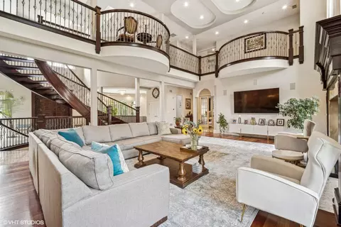 Living - 1317 Wagner Rd, Glenview, IL 60025 photo 4 of 5