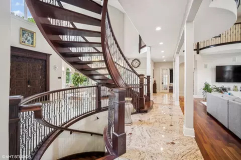 Entry Way - 1317 Wagner Rd, Glenview, IL 60025 photo 4 of 7