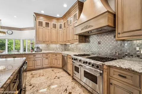 Kitchen - 1317 Wagner Rd, Glenview, IL 60025 photo 4 of 5