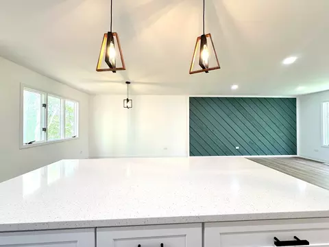 Kitchen - 1000 Pine St, Fox River Grove, IL 60021 photo 5 of 8
