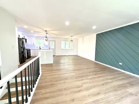 Living - 1000 Pine St, Fox River Grove, IL 60021 photo 1 of 1