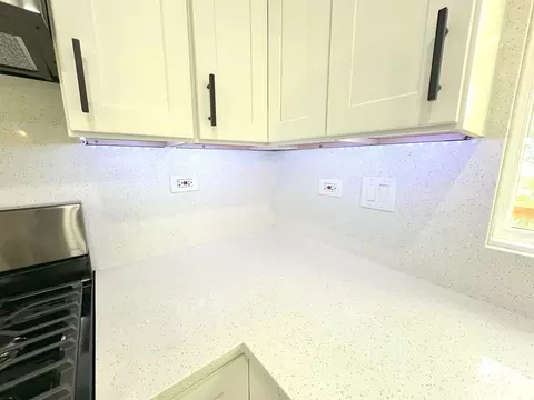 Kitchen - 1000 Pine St, Fox River Grove, IL 60021 photo 4 of 8