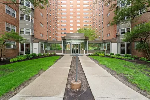 4980 N Marine Dr #136, Chicago, IL 60640