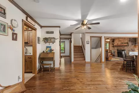 Entry Way - 2 Turtle Point Rd, Monticello, IL 61856 photo 4 of 6