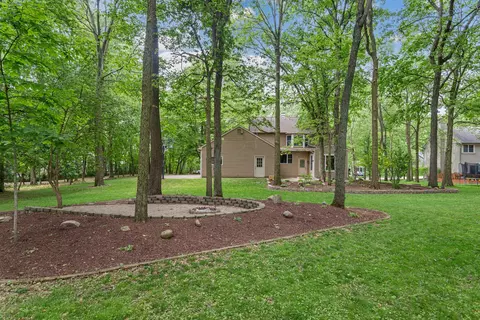 Exterior - 2 Turtle Point Rd, Monticello, IL 61856 photo 8 of 12