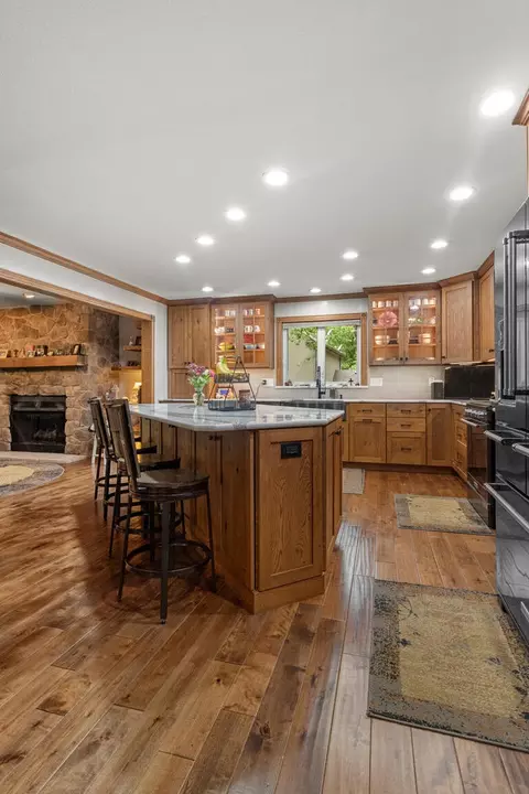 Kitchen - 2 Turtle Point Rd, Monticello, IL 61856 photo 9 of 10