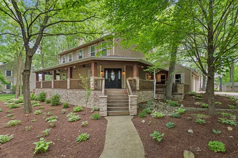 Exterior - 2 Turtle Point Rd, Monticello, IL 61856 photo 3 of 12