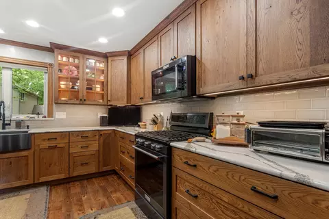Kitchen - 2 Turtle Point Rd, Monticello, IL 61856 photo 5 of 10