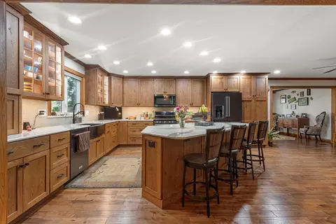 Kitchen - 2 Turtle Point Rd, Monticello, IL 61856 photo 4 of 10