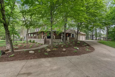 Exterior - 2 Turtle Point Rd, Monticello, IL 61856 photo 2 of 12