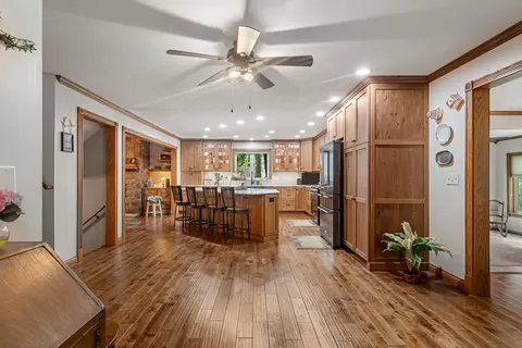Kitchen - 2 Turtle Point Rd, Monticello, IL 61856 photo 2 of 10